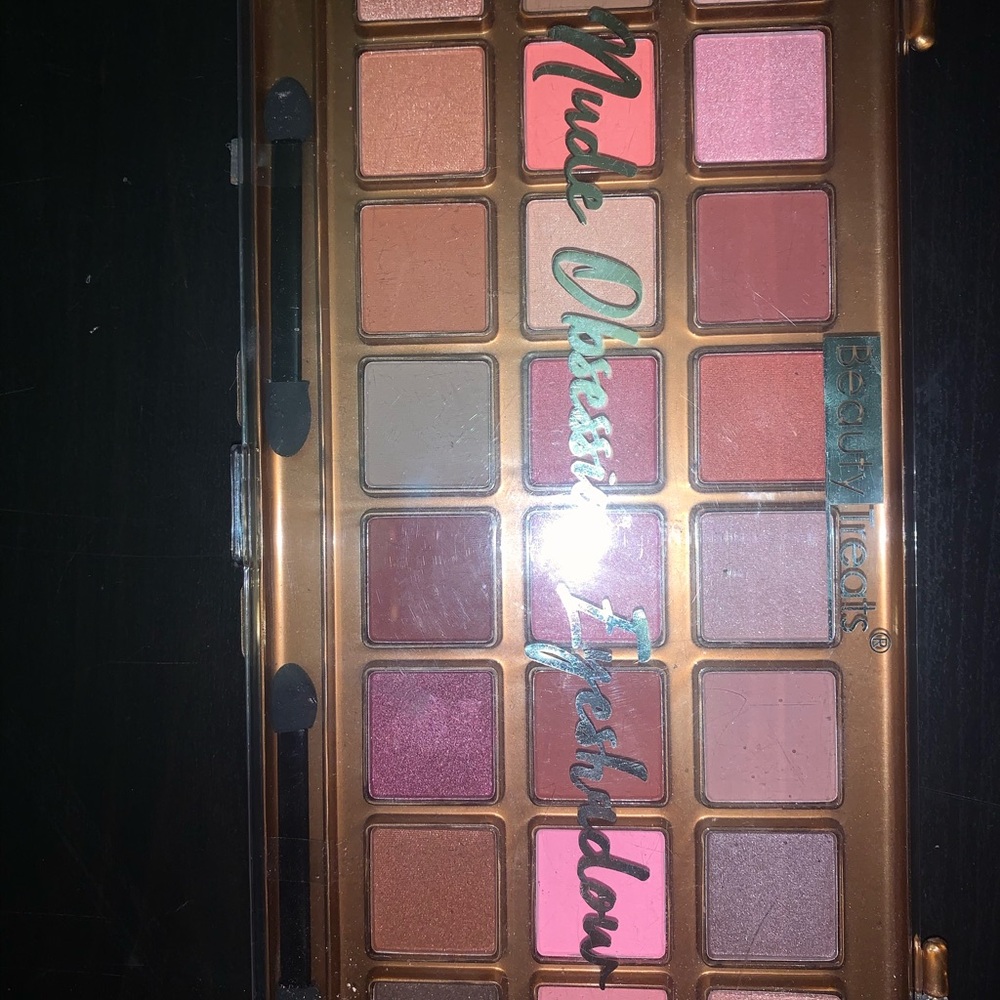Eyeshadow pallet